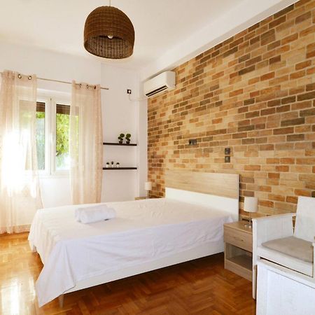 A Modern Rustic Cosy Apartment At The Foot Of Mount Lycabettus Афины Экстерьер фото