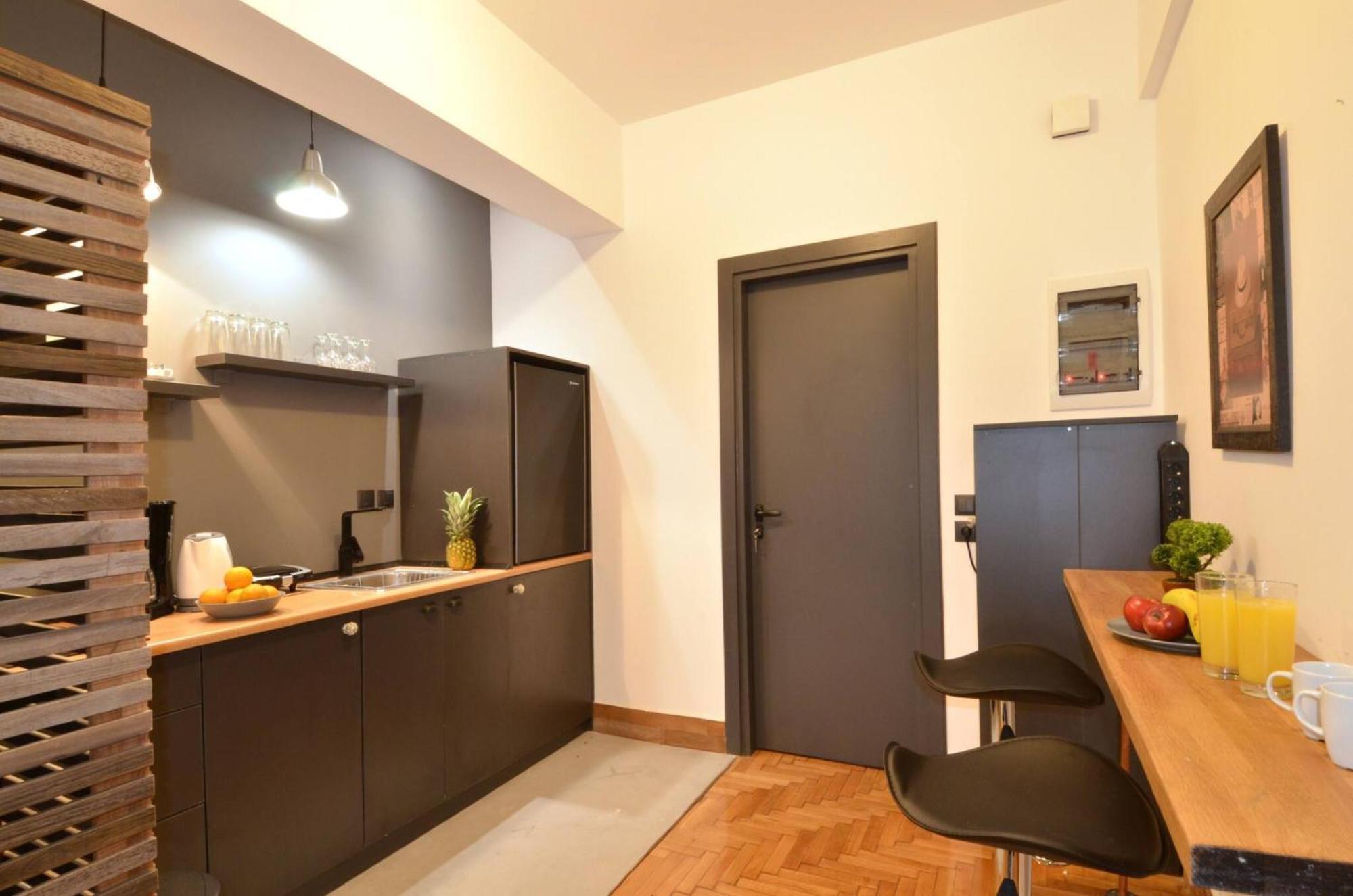 A Modern Rustic Cosy Apartment At The Foot Of Mount Lycabettus Афины Экстерьер фото