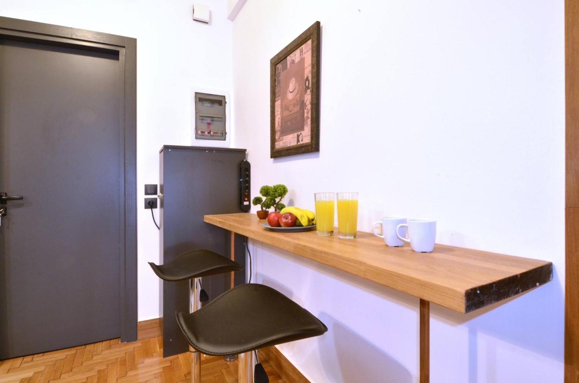 A Modern Rustic Cosy Apartment At The Foot Of Mount Lycabettus Афины Экстерьер фото