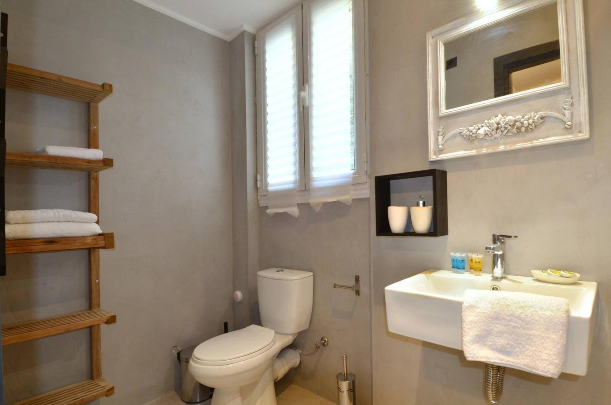 A Modern Rustic Cosy Apartment At The Foot Of Mount Lycabettus Афины Экстерьер фото